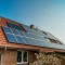 Panneaux solaire sur le toit d'une maison